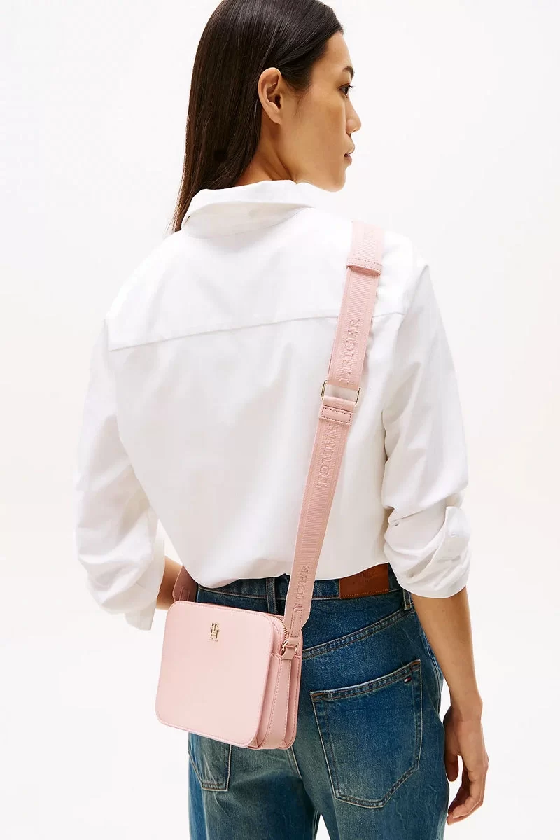 Tommy Hilfiger Kadın Monotype Askılı Pembe Kamera Çantası