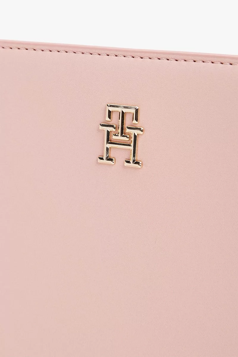 Tommy Hilfiger Kadın Monotype Askılı Pembe Kamera Çantası