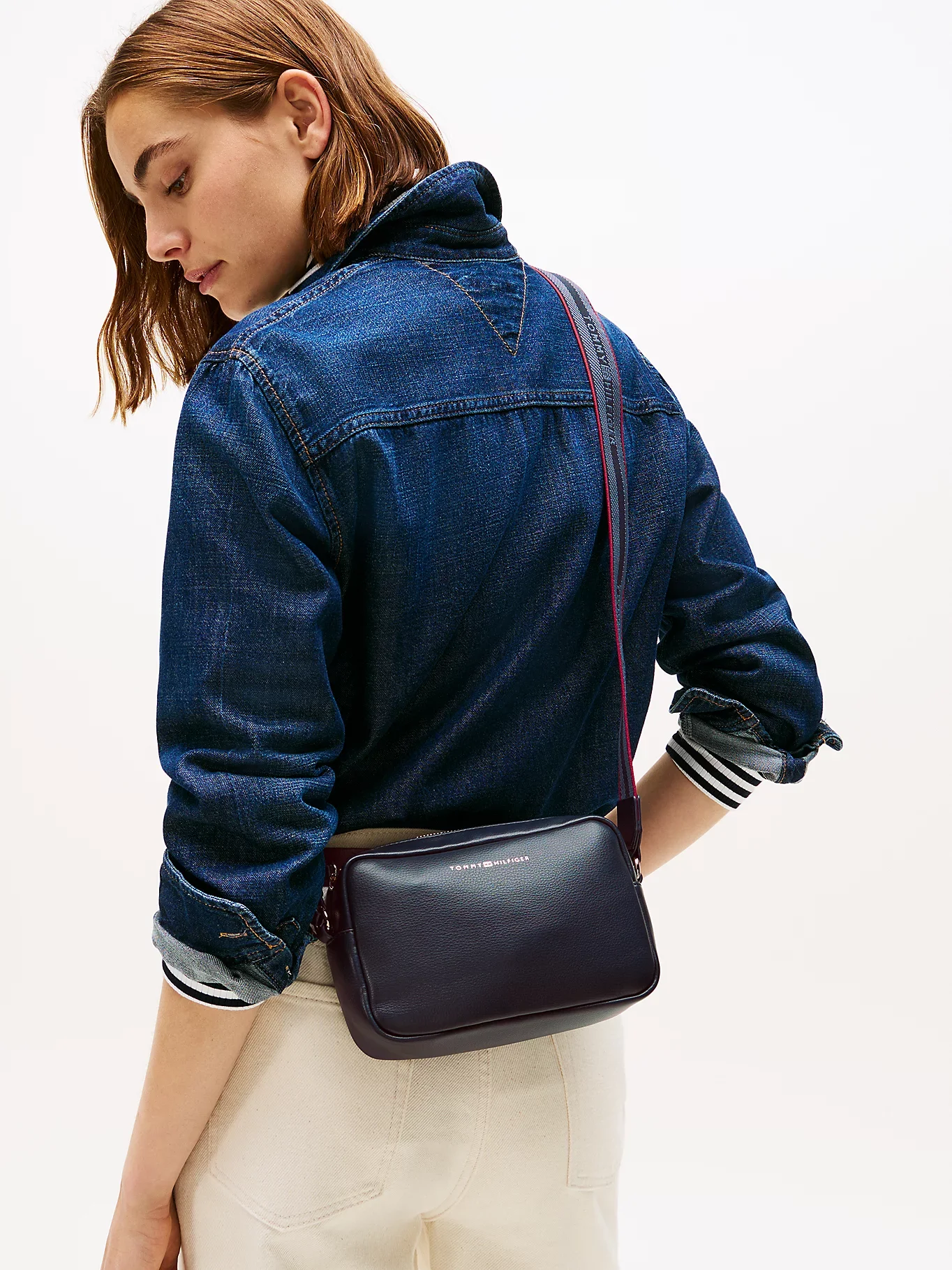 Tommy Hilfiger TH Logo Şeritli Kamera Kadın Çanta AW0AW17689DW6