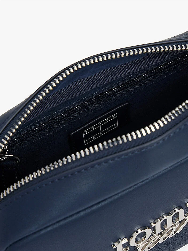 Tommy Hilfiger TJW Kalın Yazı Baskılı Kamera Kadın Mavi Omuz Çantası AW0AW17897C1G