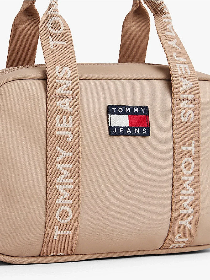 Tommy Hilfiger TJW Klasik Günlük Çapraz Askılı Kadın Kahverengi Çanta AW0AW17889GUQ