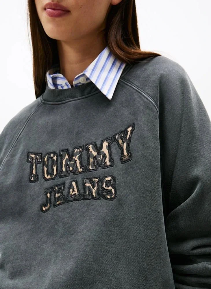 Tommy Hilfiger TJW Kutu Kesim Leopar Desenli Kolej Stili Bisiklet Yaka Kadın Siyah Kazak DW0DW21959BDS