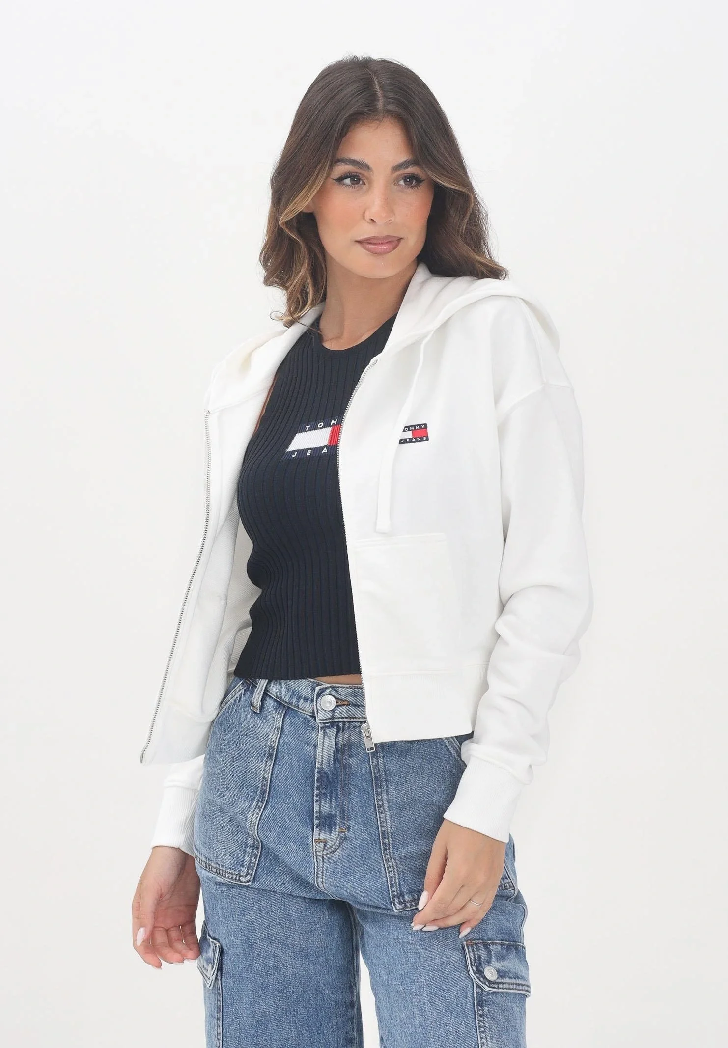 Tommy Jeans Badge Kadın Beyaz Kapüşonlu Sweatshirt DW0DW21147YBL