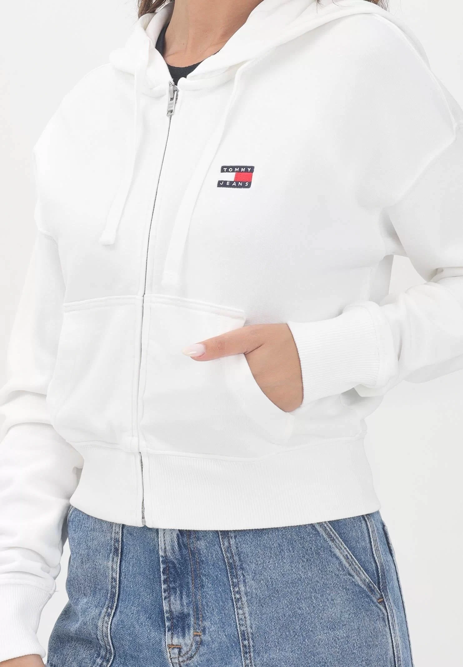 Tommy Jeans Badge Kadın Beyaz Kapüşonlu Sweatshirt DW0DW21147YBL