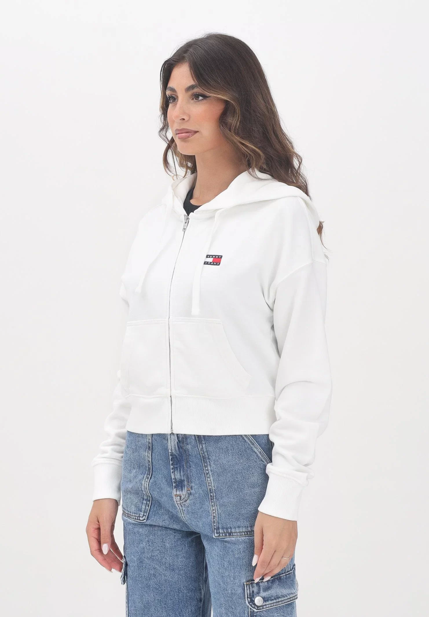 Tommy Jeans Badge Kadın Beyaz Kapüşonlu Sweatshirt DW0DW21147YBL