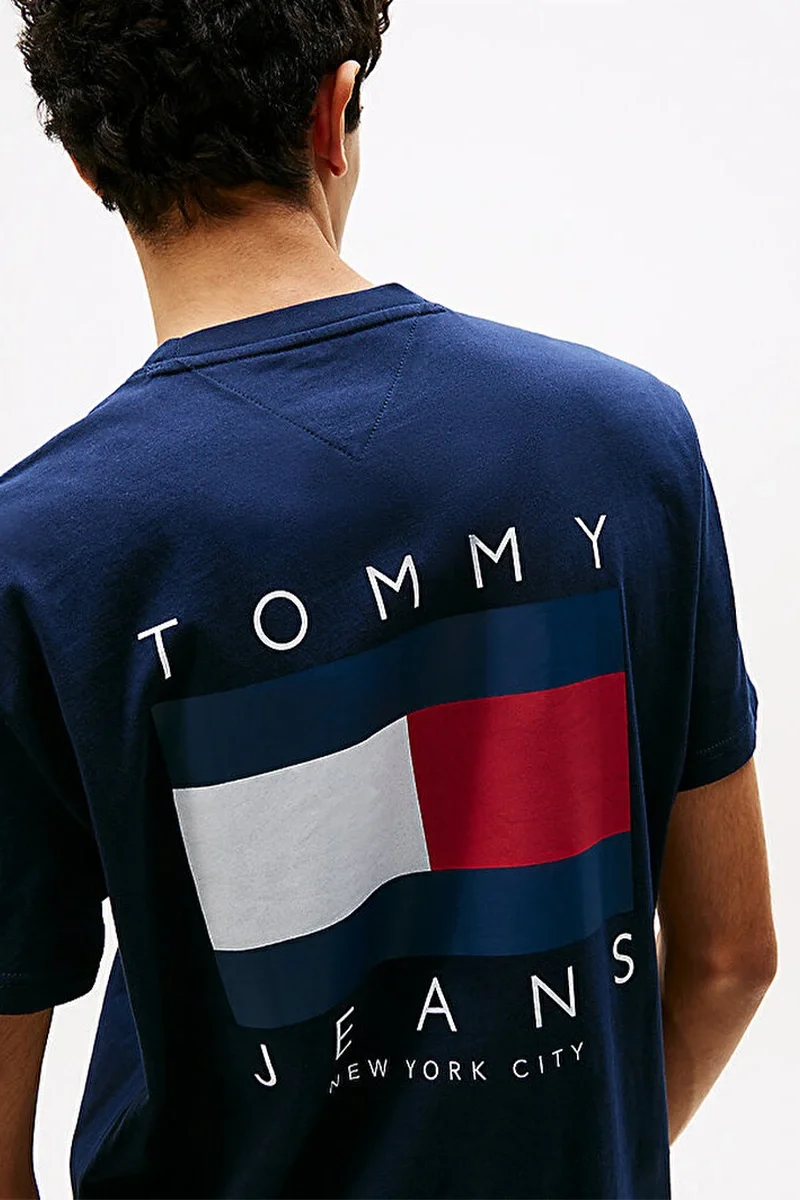 Tommy Jeans Erkek Sırtı Bayrak Baskılı Mavi T-shirt DM0DM21910C1G
