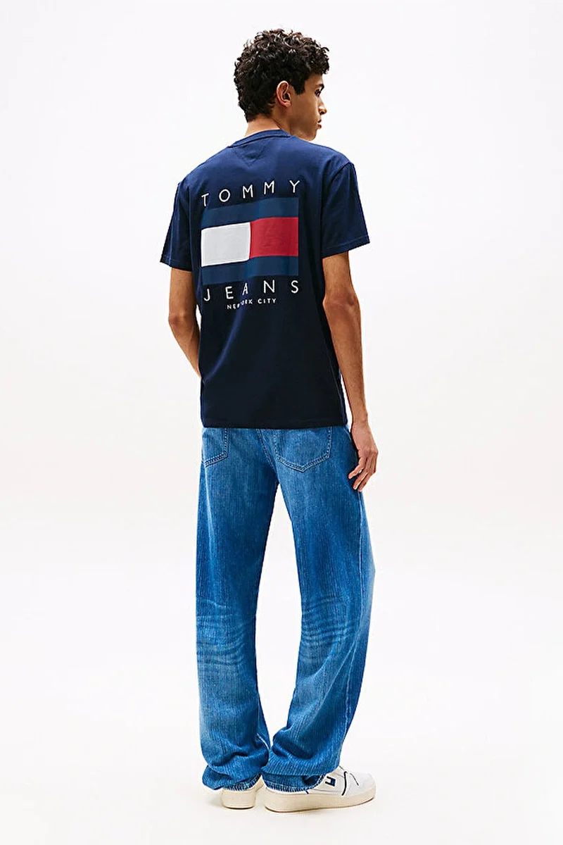 Tommy Jeans Erkek Sırtı Bayrak Baskılı Mavi T-shirt DM0DM21910C1G