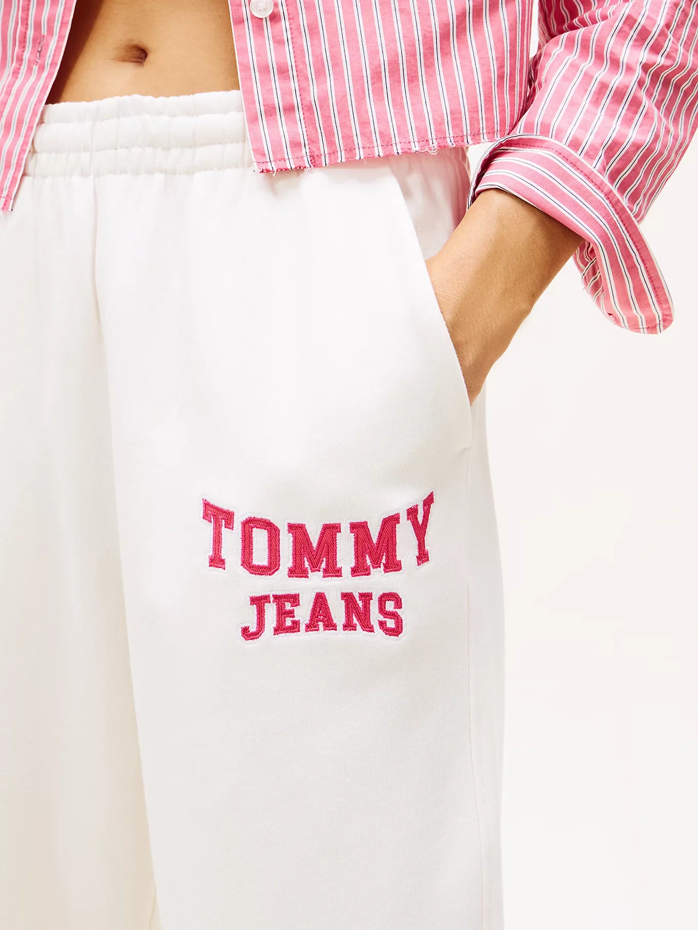 Tommy Jeans Kadın Kolej Tarzı Beyaz Eşofman Altı DW0DW22164YBH