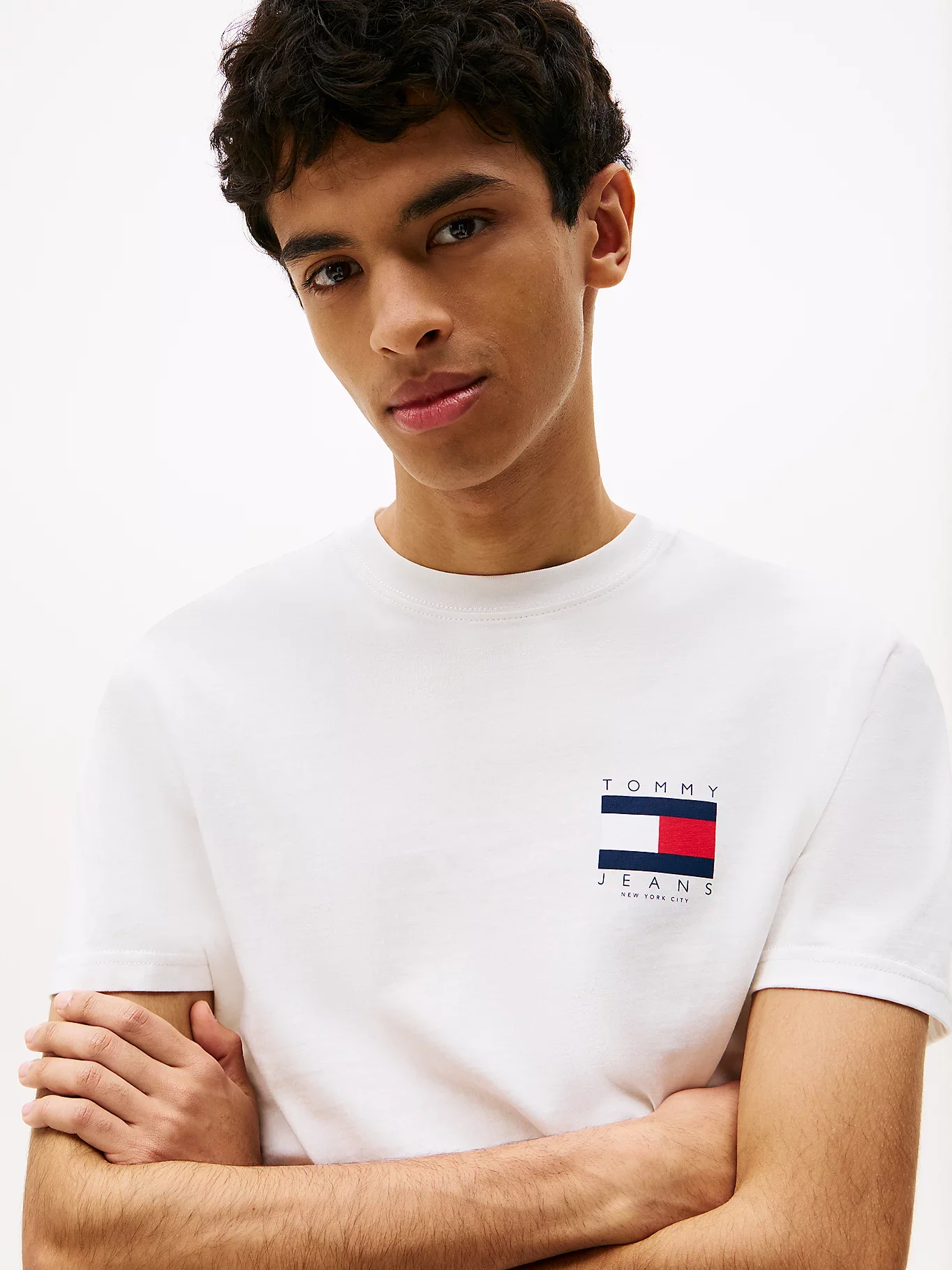 Tommy Jeans TJM REG FLAG GRAPH BCKPRNT T EXT Erkek Beyaz T-shirt DM0DM21910YBL