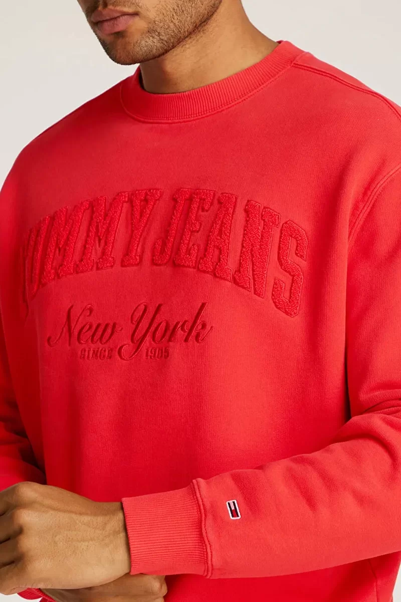 Tommy Jeans TJM RLX VINTAGE VARSITY CREW Erkek KIRMIZI Sweatshirt DM0DM20262XME