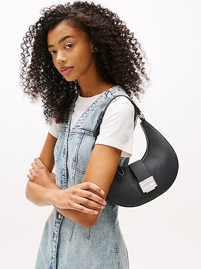 Tommy Jeans TJW CRUSH SHOULDER BAG Kadın Siyah Omuz Çantası AW0AW17539BDS