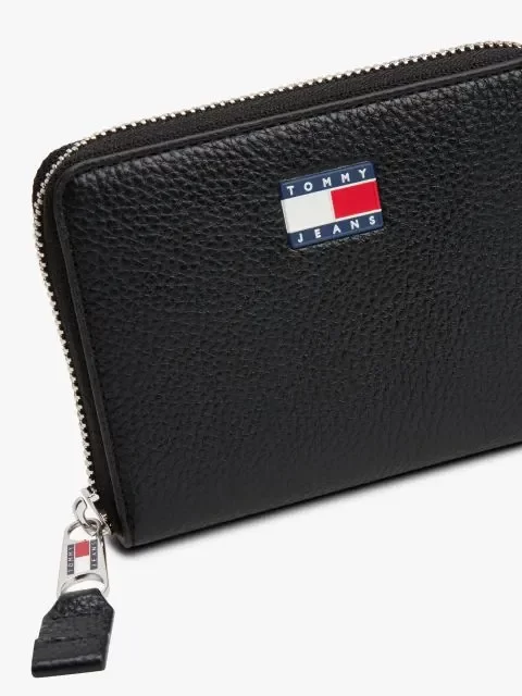 Tommy Jeans TJW MUST MED ZA Kadın Siyah Cüzdan AW0AW17584BDS