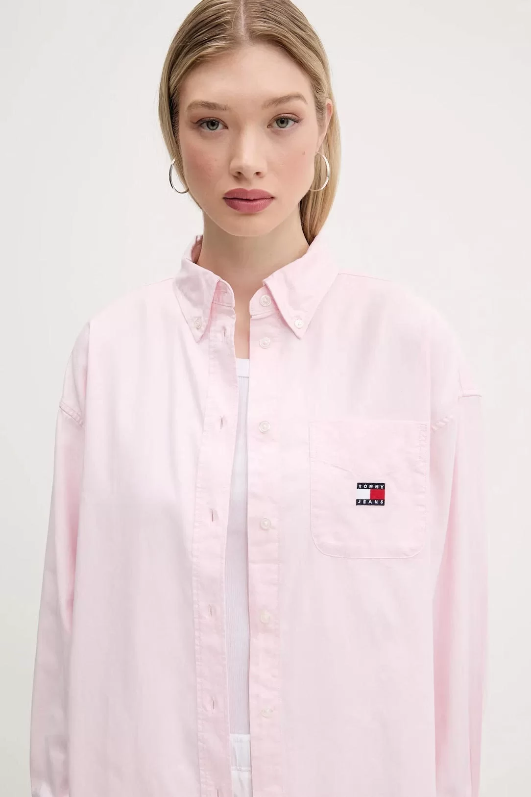 Tommy Jeans TJW OVS BADGE OXFORD SHIRT EXT Kadın  Gömlek DW0DW20289TH3