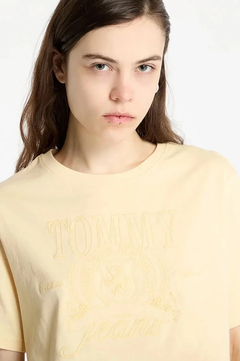 Tommy Jeans TJW RLX SH TONAL CREST TEE Kadın  T-shirt DW0DW20326ZGA