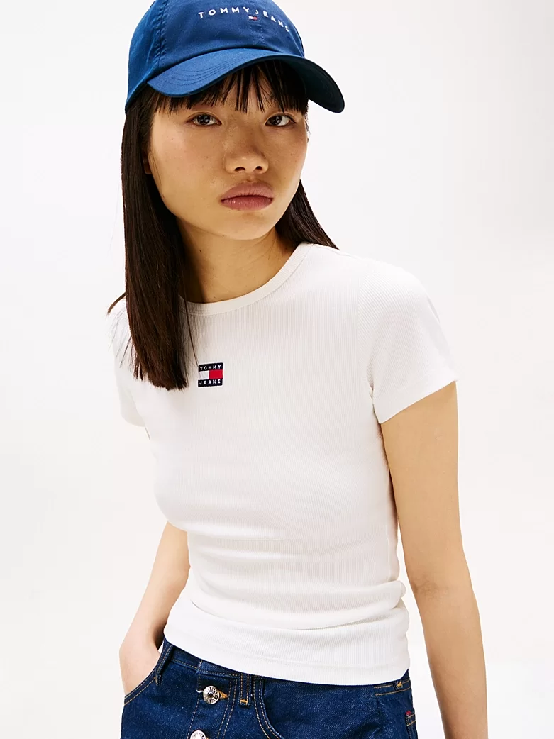 Tommy Jeans TJW SLIM BADGE RIB TEE Kadın Beyaz T-shirt DW0DW17881YBL