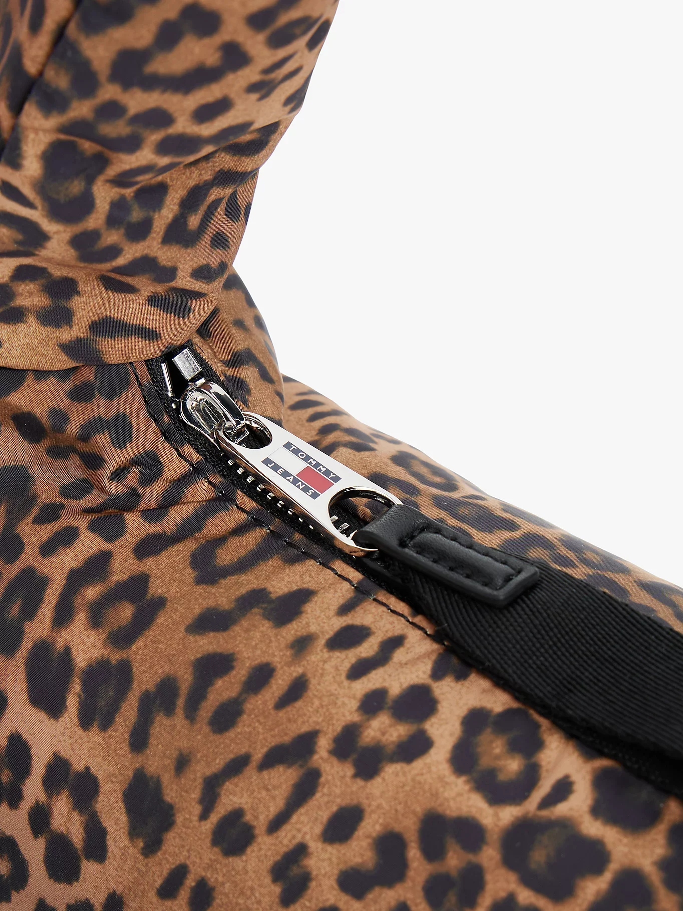 Tommy Jeans TJW Urban Leopar Desenli Omuz Kadın Omuz Çantası AW0AW1824101R