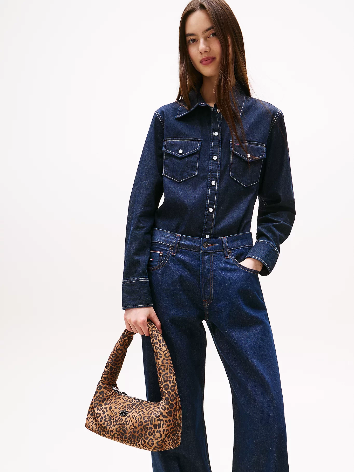 Tommy Jeans TJW Urban Leopar Desenli Omuz Kadın Omuz Çantası AW0AW1824101R