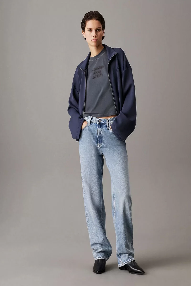 Calvin Klein Kadın Kabartmalı Logo Slim Fit Gri T-shirt