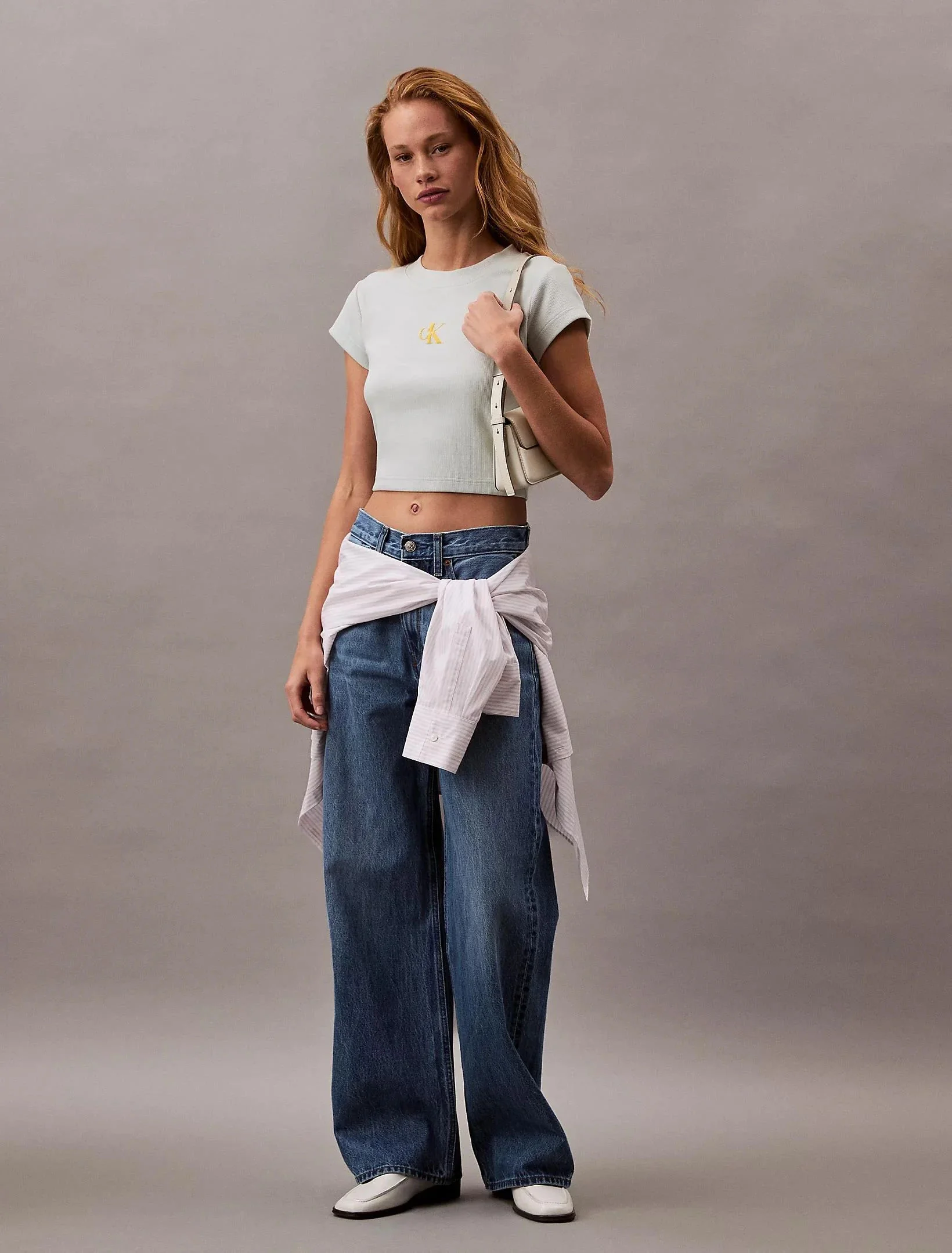 Calvin Klein A- MONOGRAM BABY TEE Kadın  T-shirt LV047AB802-D1T