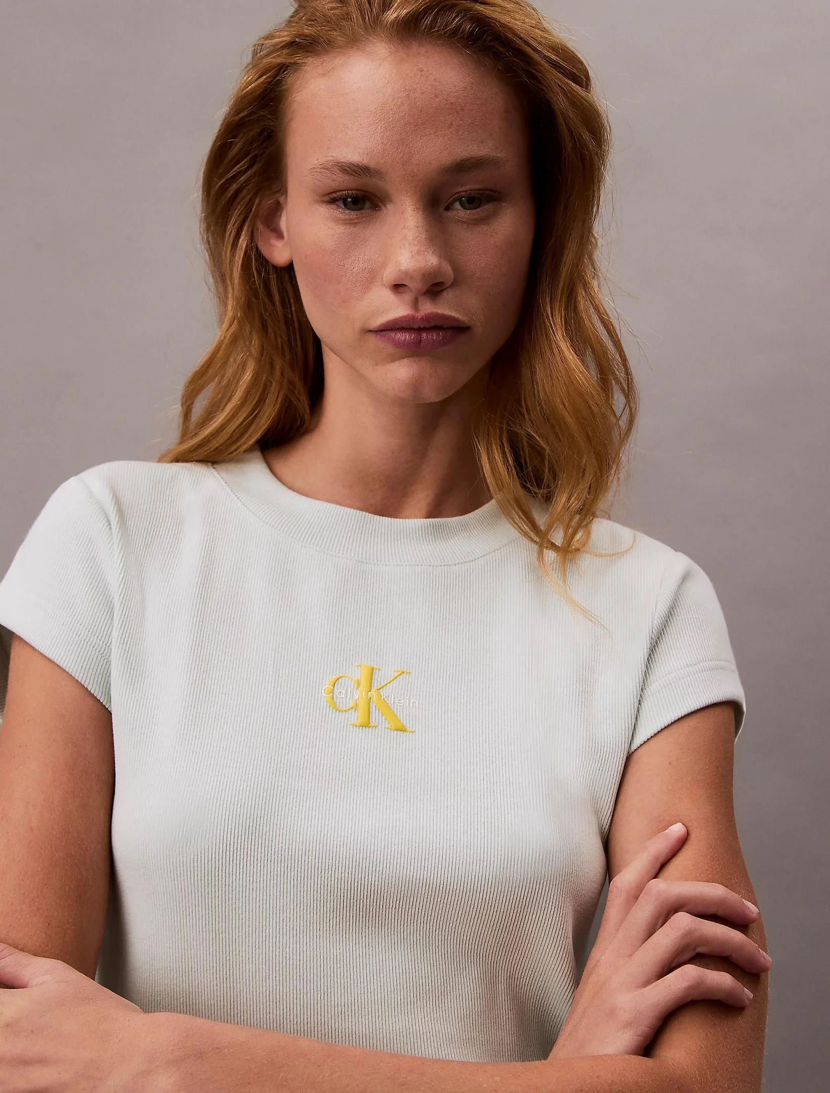 Calvin Klein A- MONOGRAM BABY TEE Kadın  T-shirt LV047AB802-D1T