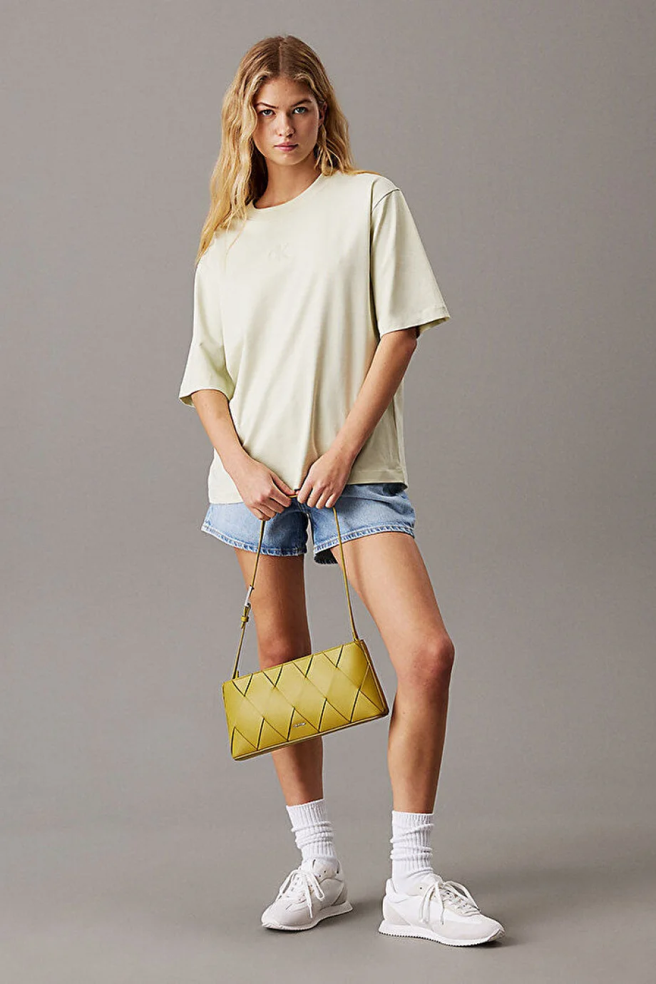 Calvin Klein MOM SHORT Kadın  Şort J20J225152-1AA