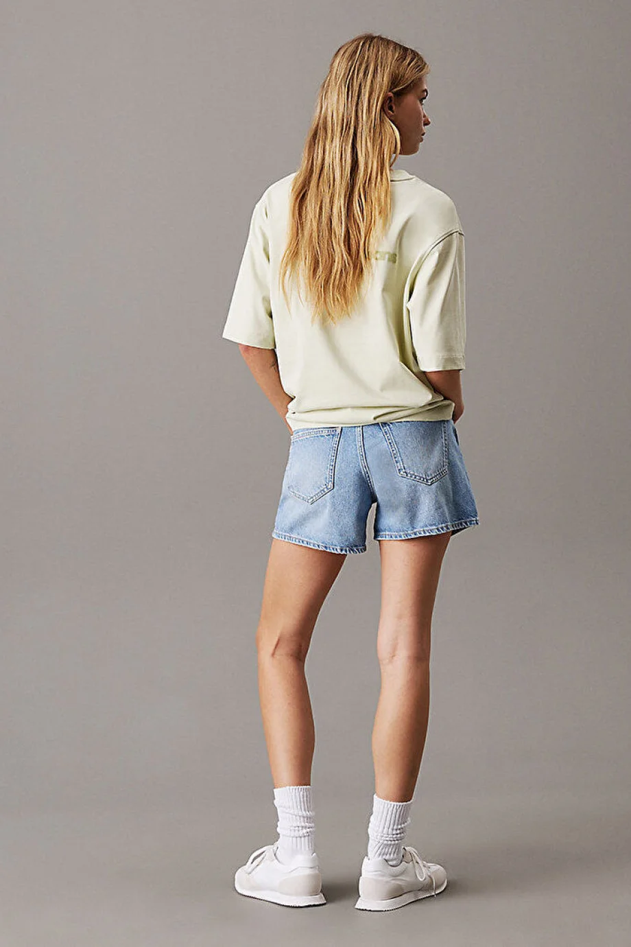 Calvin Klein MOM SHORT Kadın  Şort J20J225152-1AA