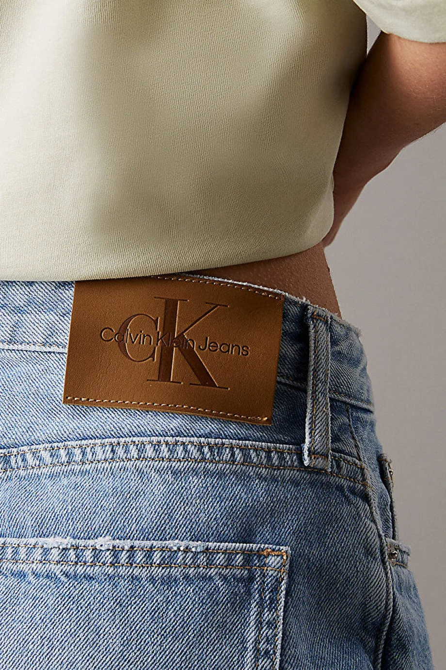 Calvin Klein MOM SHORT Kadın  Şort J20J225152-1AA