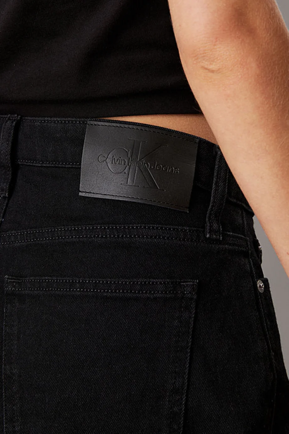 Calvin Klein MOM SHORT Kadın  Şort J20J225154-1BY