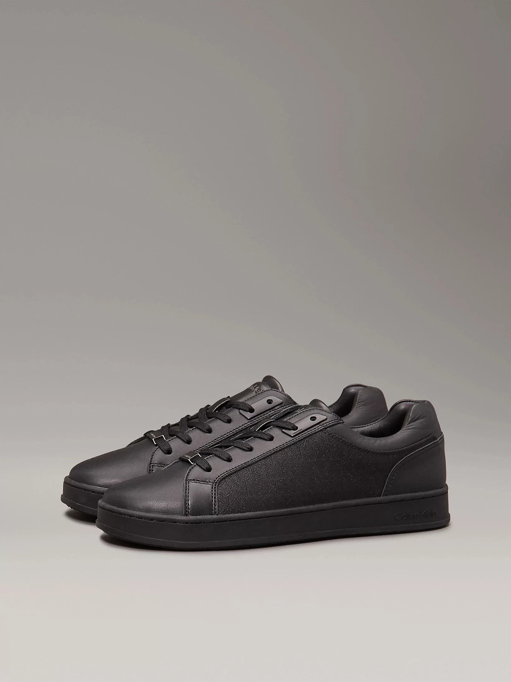 Guess  Erkek  Siyah Deri Logolu Sneaker