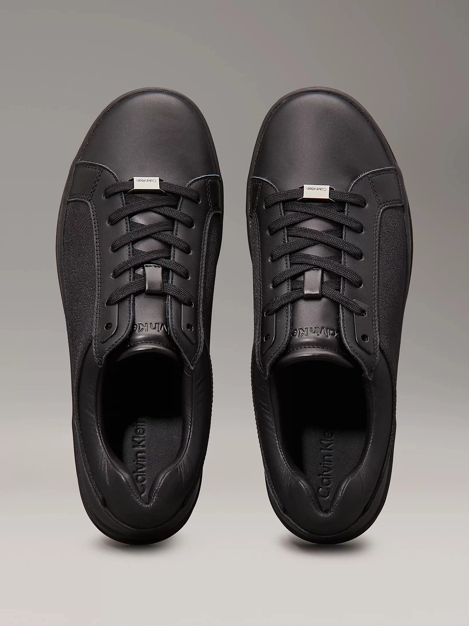 Guess  Erkek  Siyah Deri Logolu Sneaker