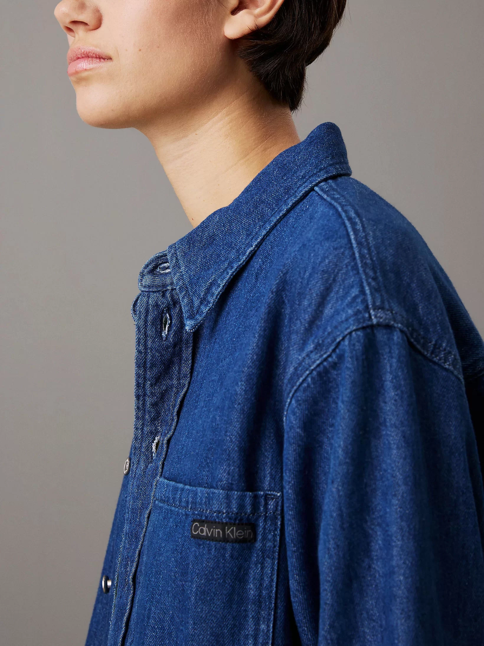 CK Jeans CROPPED DAD DENIM SHIRT Kadın  Gömlek J20J225518-1A4