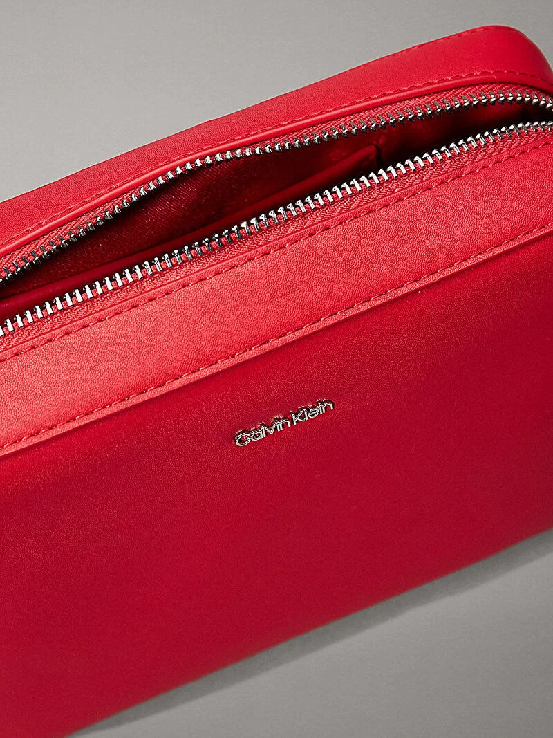 Calvin Klein CK MUST SMALL CAMERA BAG Kadın  Çapraz Çanta K60K613145-IMV