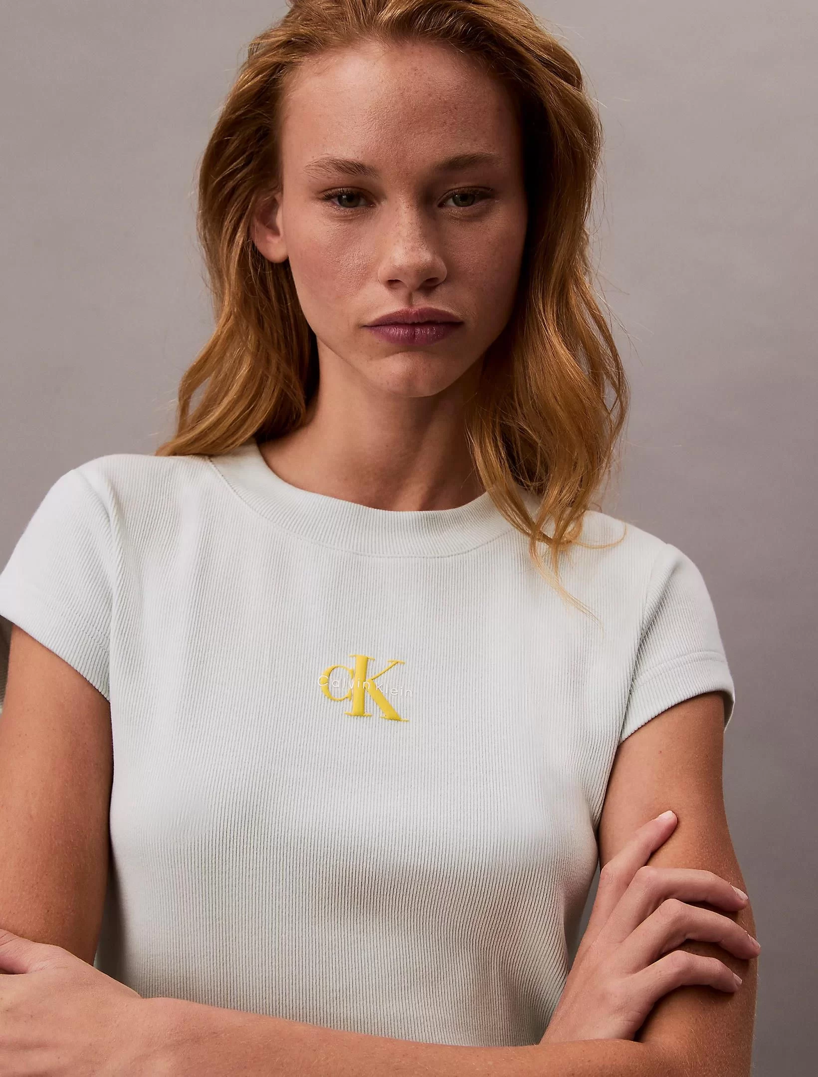 CK Jeans A- MONOGRAM BABY TEE Kadın  T-shirt LV047AB802-D1T