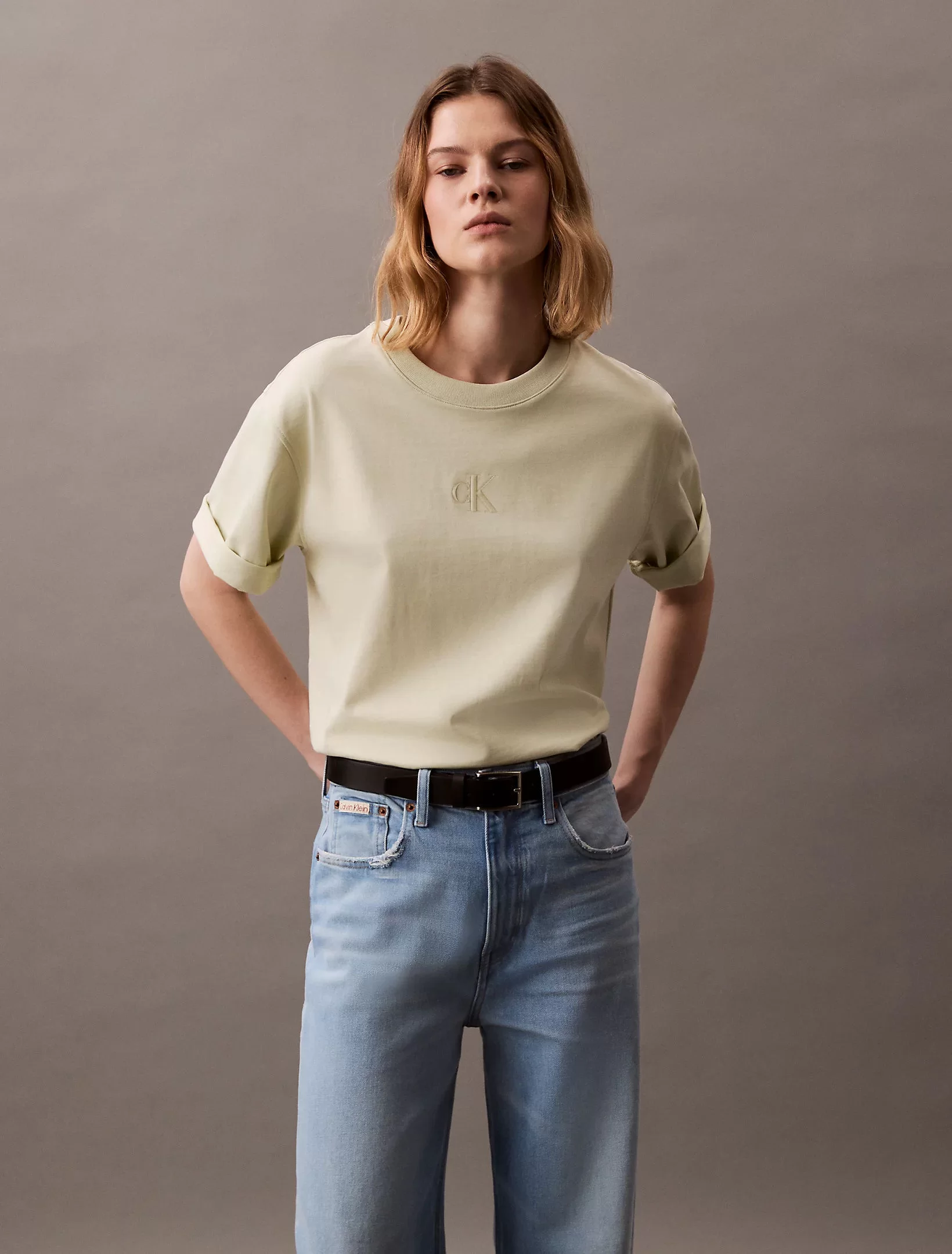 CK Jeans A- SS REL LIQUID CK MONOLOGO TEE Kadın  T-shirt LV047AB818-NF1