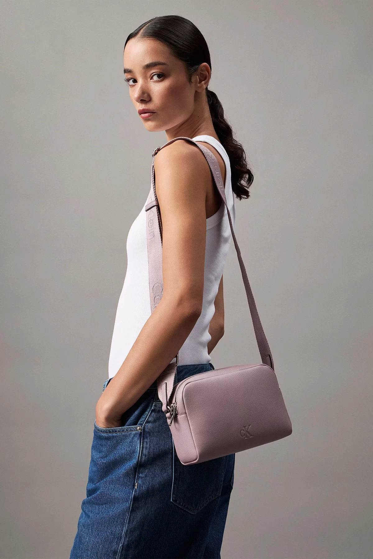 Calvin Klein ULTRLGHT EW DBL ZP C Kadın  Çapraz Çanta LV04K3124G-T2U