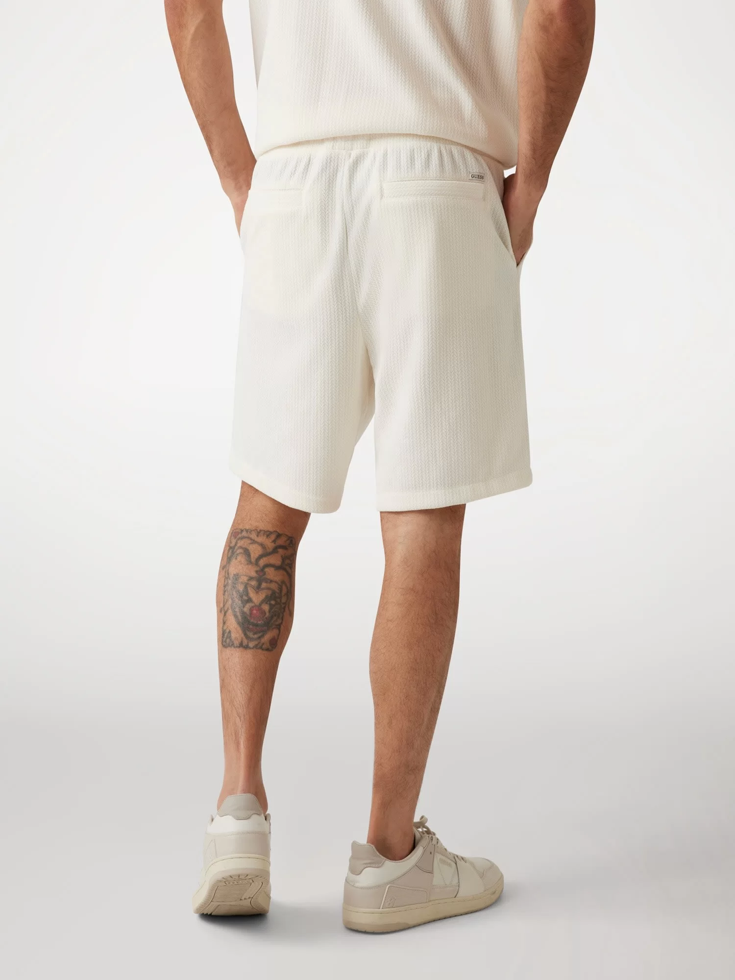 Guess BARON TEXTURED KNIT SHORTS Erkek Beyaz Şort M5GD41KCRY0-G047