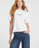 GUESS JEANS Kadın Crop Boxy T-shirt Nakış İşlemeli Beyaz