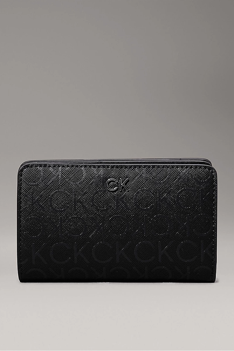 CK DAILY MD BIFOLD_MONO