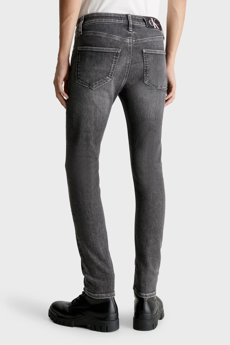 Calvin Klein  Erkek Dar Paça Slim Fit Jeans