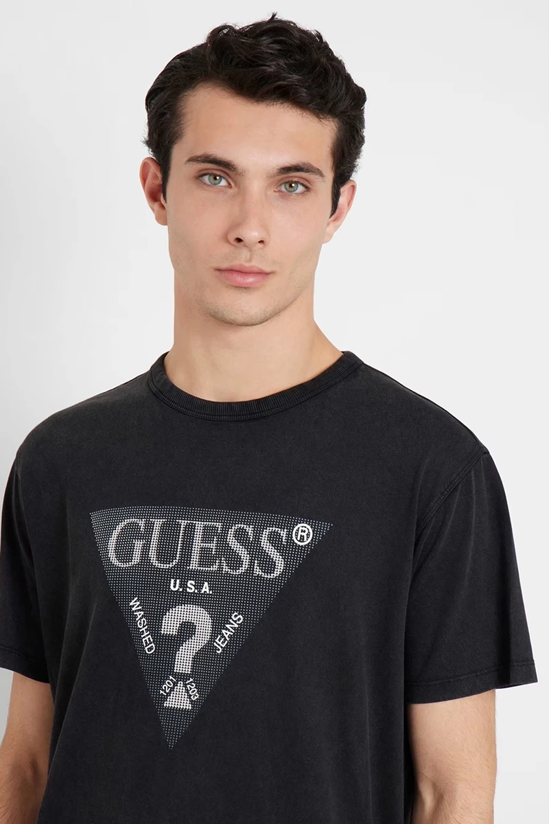 Guess Erkek  Üçgen Logolu T-Shirt