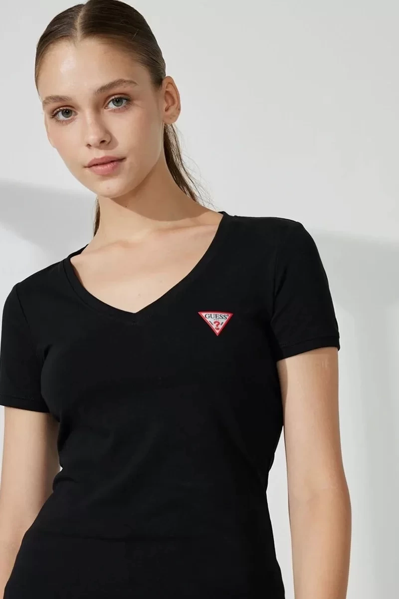 Guess Kadın Üçgen Logolu Siyah T-Shirt