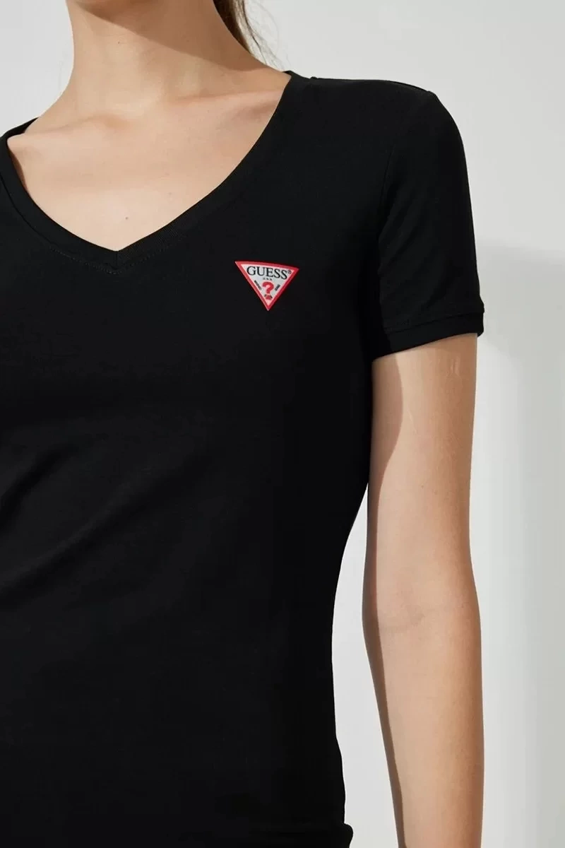 Guess Kadın Üçgen Logolu Siyah T-Shirt