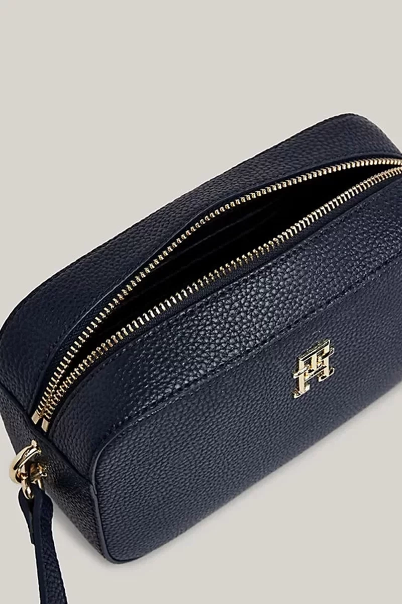 Tommy Hilfiger Kadın TH Emblem  Kamera Çantası