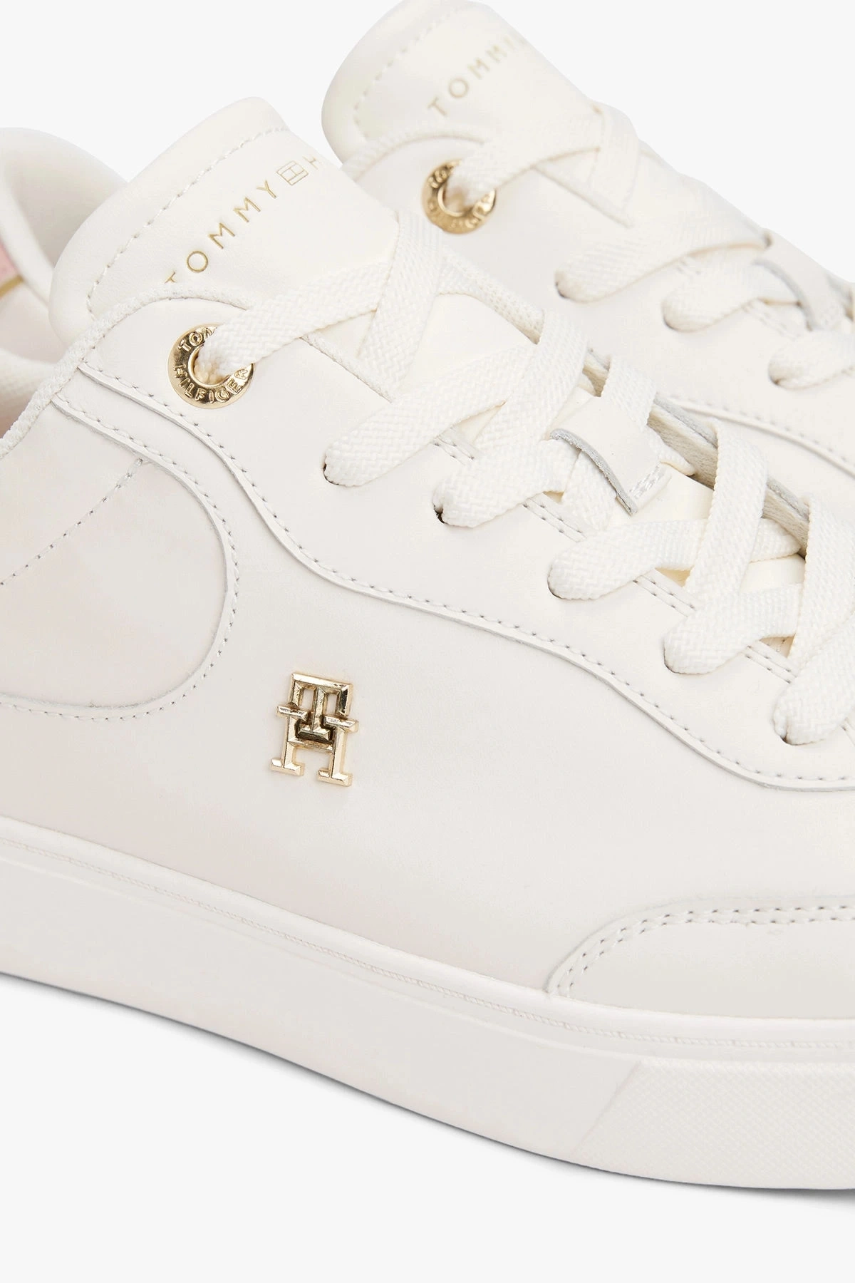 ESSENTIAL CHIC COURT SNEAKER