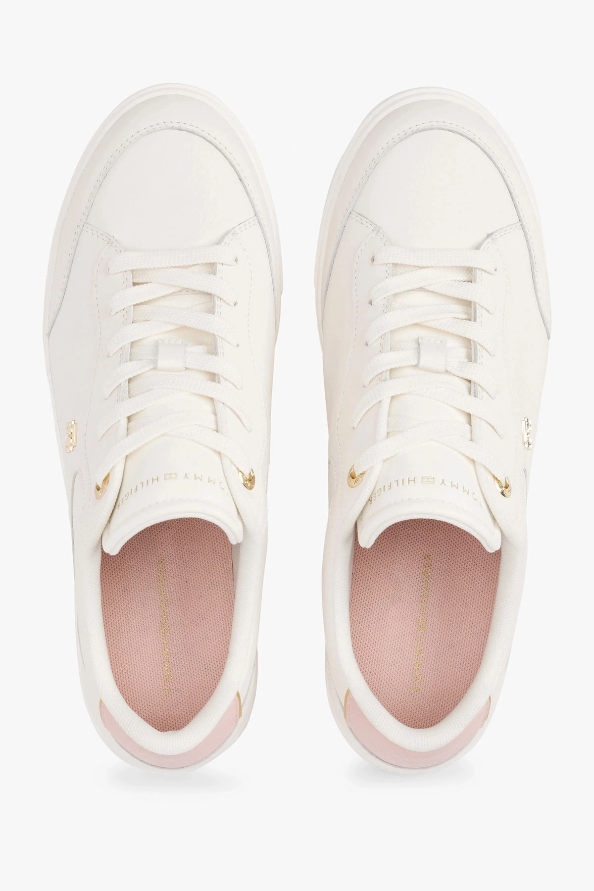 ESSENTIAL CHIC COURT SNEAKER