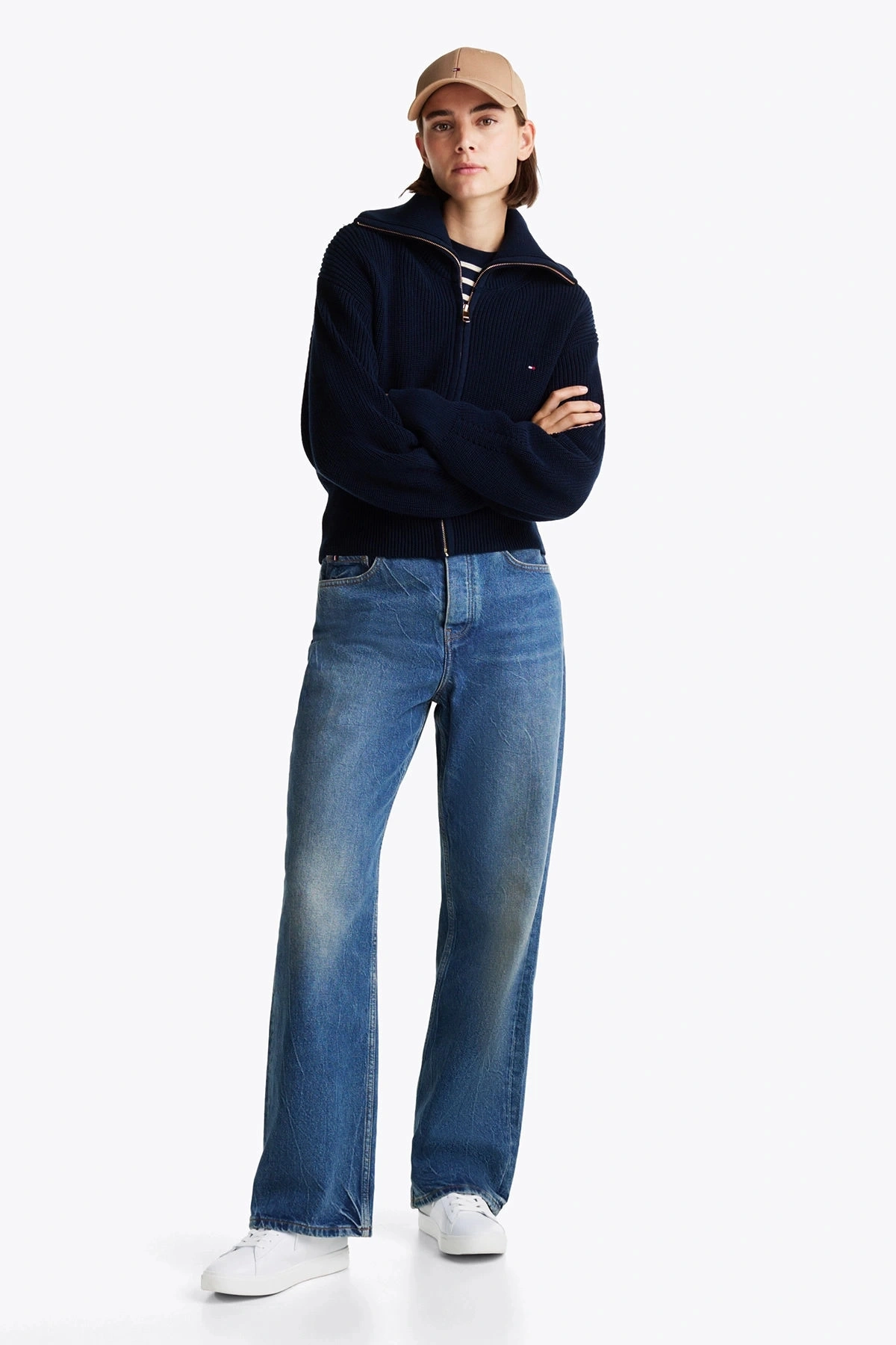 ESSENTIAL COURT SNEAKER