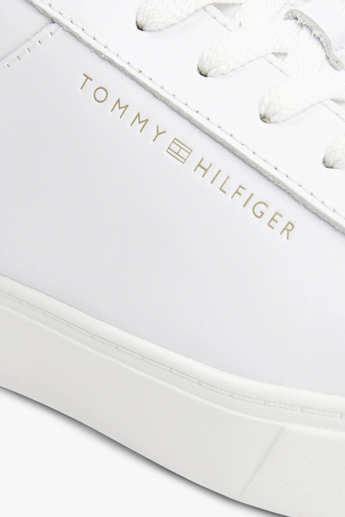 ESSENTIAL COURT SNEAKER