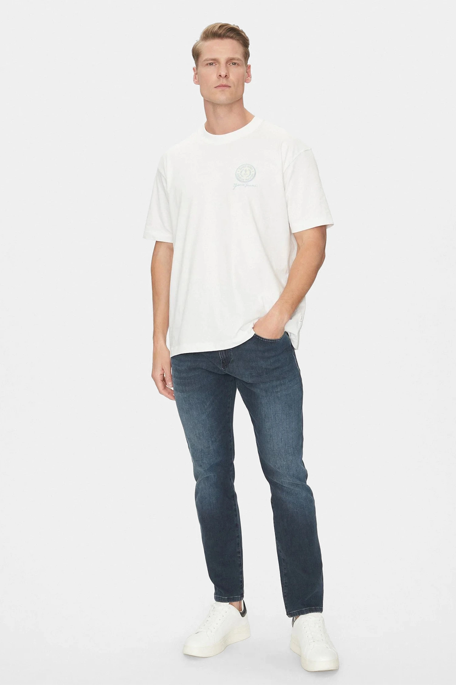 Guess Erkek Beyaz Patch Detaylı Tişört