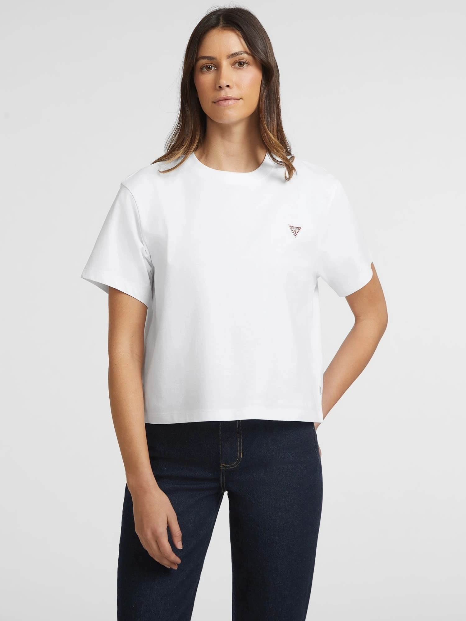 Guess Kadın Beyaz Boxy Mini  Üçgen Logolu T-Shirt