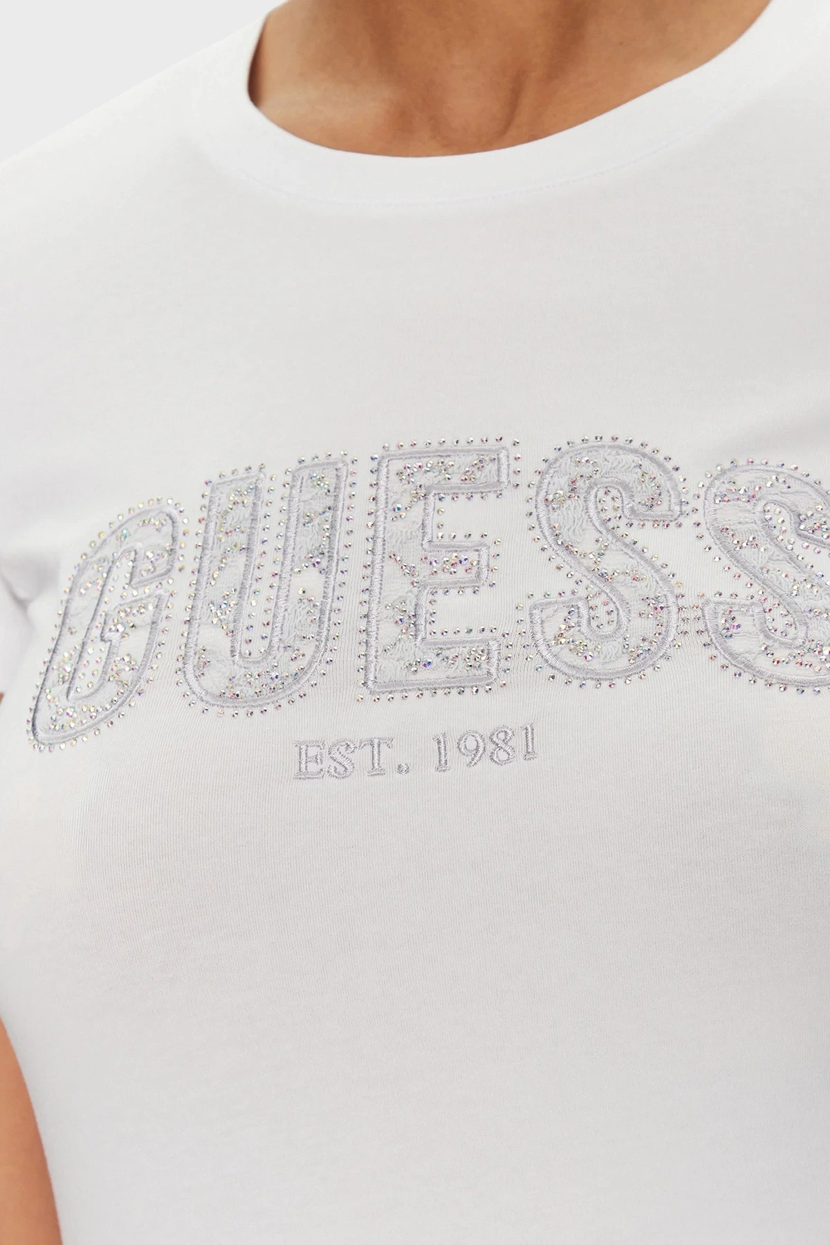 Guess Kadın Beyaz Dantel Detaylı Logolu Tişört